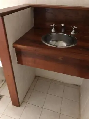 a bathroom with a wooden sink in a room at Púrpura Atardecer Hermosa casa de montaña in San Javier