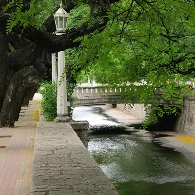 a street light next to a river with a bridge at Coral State Premium Tower in Cordoba
