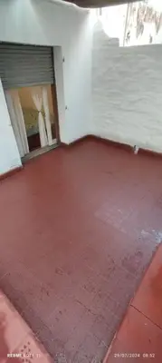 an empty room with a red floor and white walls at Departamento Centrico Cordoba in Cordoba