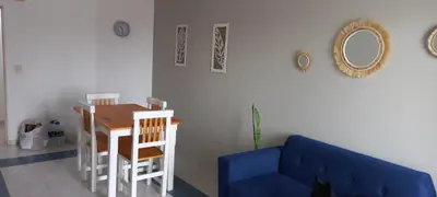 a living room with a blue couch and a table at Cómodo Dpto Colón 600 in Río Cuarto
