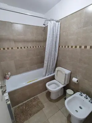 a bathroom with a toilet and a tub and a sink at Departamento Lautaro III Alta Cordoba Cofico in Cordoba