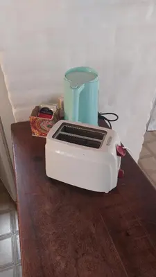 a toaster sitting on top of a wooden table at CASA TILO con pileta exclusiva in Mina Clavero