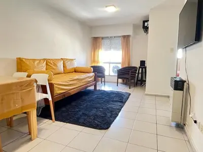 a living room with a couch and a tv at Departamento comodo y central en Córdoba, a metros de la Cañada in Cordoba