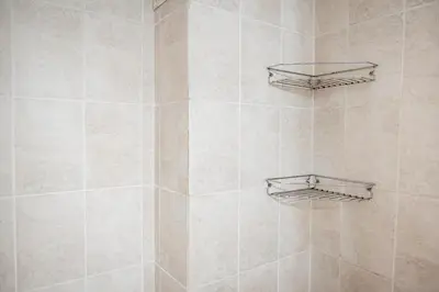 a shower with two empty shelves in a bathroom at Dpto 1 hab con cochera in Cordoba