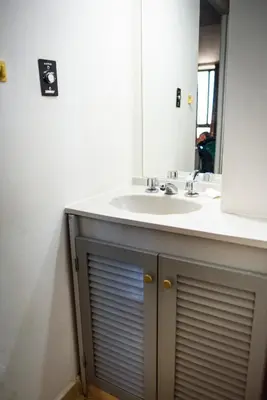 a bathroom with a sink and a mirror at Dpto 1 habitación con cochera in Cordoba
