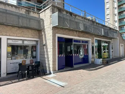 a building with a table and chairs outside of it at Excepcional departamento en Piso 18 en zona norte de Córdoba capital con una vista inigualable en barrio privado Alto Villa Sol in Cordoba