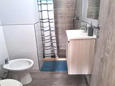 a small bathroom with a sink and a toilet at Depto 1 dormitorio totalmente equipado in Cordoba