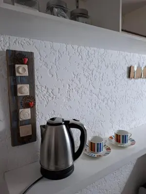 a tea kettle sitting on a counter with two cups at Apartamento Nueva Cordoba in Cordoba