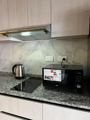 a microwave sitting on a counter in a kitchen at Departamento Carlos Paz in Villa Carlos Paz