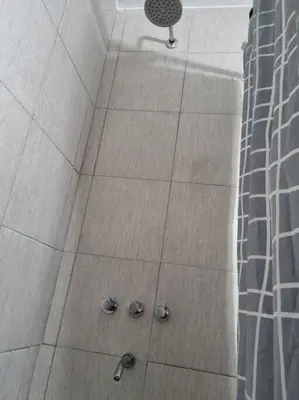 a shower with a shower head in a bathroom at Hermoso y cómodo Dpto en el centro in Cordoba