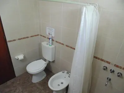 a small bathroom with a toilet and a shower at Cabañas los amigos Pino in Potrero de Garay
