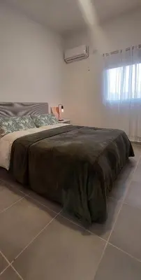 a large bed in a room with a window at Hermoso departamento a estrenar 3 in Alta Gracia