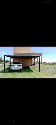a car under a table with a car under it at Traslavista alojamiento de ensueño in Villa de Las Rosas