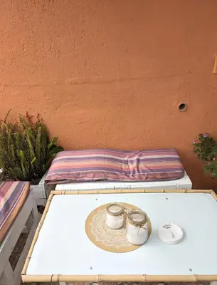 a table with two mattresses and two jars on it at Alojamiento El Caracol in Villa Carlos Paz