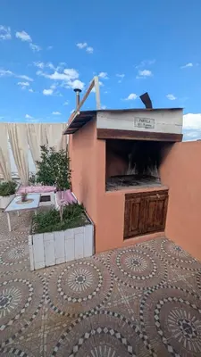 a pizza oven on the side of a building at Alojamiento El Caracol in Villa Carlos Paz