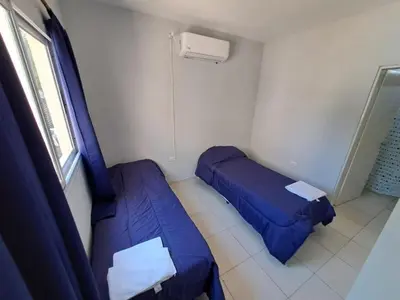 a small room with two beds and a window at Baumhaus in Villa Anizacate