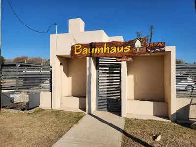 a building with a sign that reads ballomarius at Baumhaus in Villa Anizacate