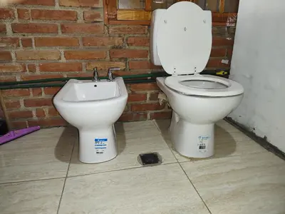 a bathroom with a toilet and a bidet at AMABLEs in Salsacate