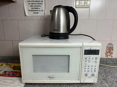 a tea kettle sitting on top of a microwave at HueneyRuca in Mina Clavero