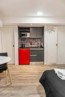 a kitchen with a red refrigerator in a room at Departamento Glamour 203 - Edificio VILAUT by INMOVE Temporarios in Cordoba