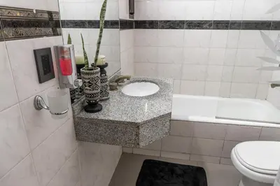 a bathroom with a sink and a toilet and a tub at Departamento Glamour 203 - Edificio VILAUT by INMOVE Temporarios in Cordoba
