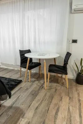 a white table and two chairs in a room at Departamento Glamour 203 - Edificio VILAUT by INMOVE Temporarios in Cordoba