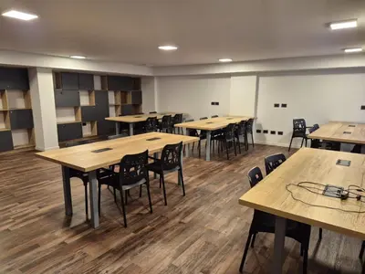 an empty room with wooden tables and chairs at Departamento 610 - Edificio VILAUT by INMOVE Temporarios in Cordoba