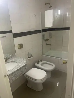 a bathroom with a toilet and a sink and a tub at Departamento 216 - Edificio VILAUT by INMOVE Temporarios in Cordoba