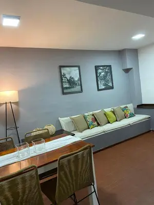 a living room with a couch and a table with chairs at Dpto confortable, super equipado para 4 huéspedes y cerca de todo! in Cordoba