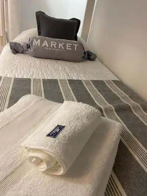 a bed with a blanket and a pillow on it at Dpto confortable, super equipado para 4 huéspedes y cerca de todo! in Cordoba