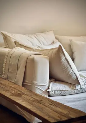 a bed with white sheets and pillows on it at Anastasia Rústica y acogedora in Cordoba