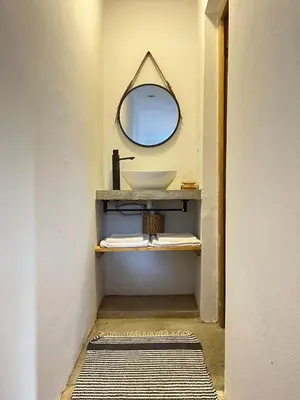a bathroom with a sink and a mirror on the wall at Casa Milos para dos personas frente al rio in Santa Rosa de Calamuchita