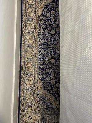 a rug on the floor next to a bed at Casa Milos para dos personas frente al rio in Santa Rosa de Calamuchita