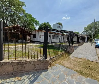 a black fence in front of a building at Los Luises - Departamentos Céntricos in Mina Clavero