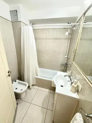 a bathroom with a sink and a toilet and a tub at Nueva Córdoba - Ituzaingó Siglo 21- Sanatorio Allende in Cordoba