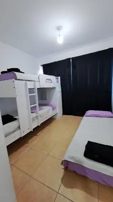a room with two bunk beds in a room at Cordoba Costanera 2 dormitorios con estacionamiento in Cordoba
