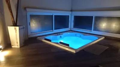 a large blue bath tub in a room with windows at El Principio Palace in Villa Cura Brochero
