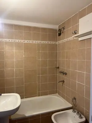 a bathroom with a bath tub and a sink at Raiz - Alquileres Temporarios in Cordoba