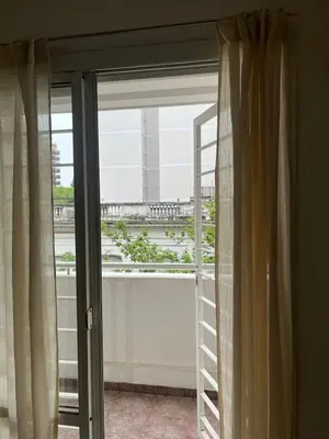 an open window with a view of a balcony at Raiz - Alquileres Temporarios in Cordoba