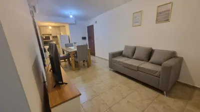 a living room with a couch and a table at Premium Apartamento in Río Cuarto