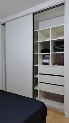 a bedroom with a closet with white drawers at Cordoba sobre Costanera 2 dormitorios con Estacionamiento in Cordoba
