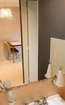 a bathroom with a mirror and a sink and a table at Rincón del Poeta - Ubicación destacada - Nueva Córdoba in Cordoba