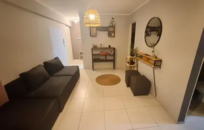 a living room with a couch and a mirror at Rincón del Poeta - Ubicación destacada - Nueva Córdoba in Cordoba