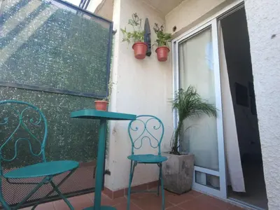 a table and two chairs on a balcony at Apartamento al 5' del Centro in Cordoba