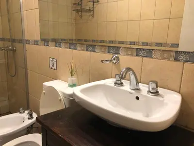 a bathroom with a sink and a toilet at Apartamento al 5' del Centro in Cordoba
