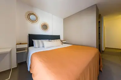 a bedroom with a large bed and a mirror on the wall at Viaggiato Jacinto Rios in Cordoba