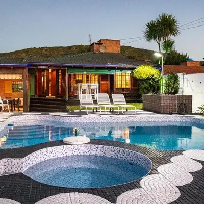 Casa con pileta exclusiva a 3 cuadras de la costanera Villa Carlos Paz IG alquilervillacarlospaz