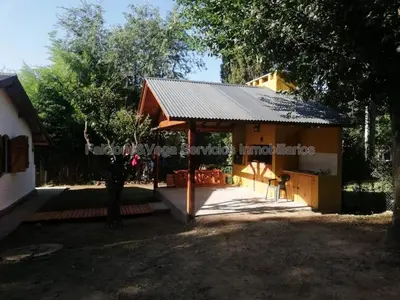 a small house with a metal roof at Casita en Villa General Belgrano in Villa General Belgrano
