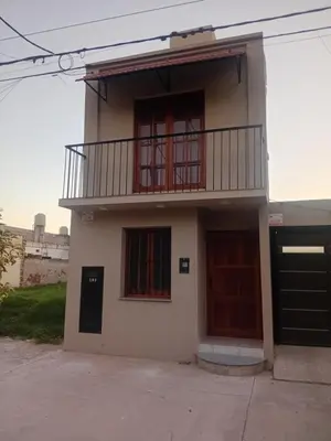 a small house with a balcony and two windows at Departamento calido, cerc in Río Tercero