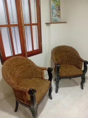 two chairs sitting next to each other in a room at Departamento calido, cerc in Río Tercero